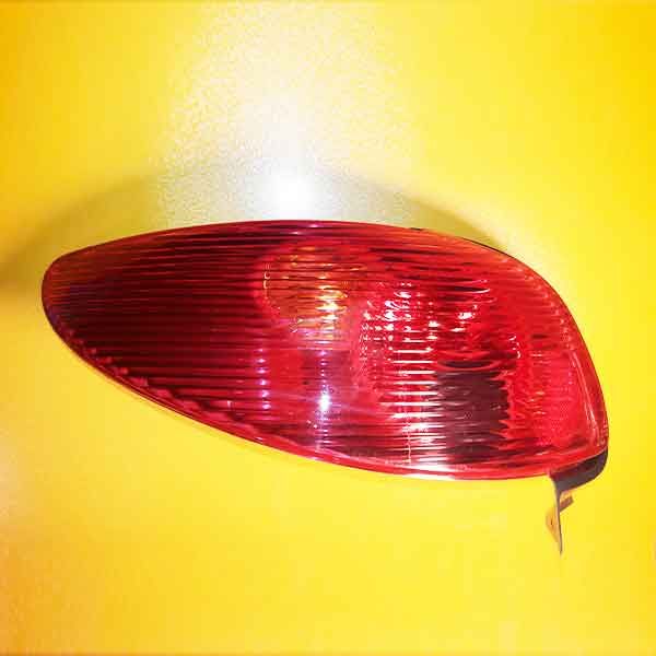 تصویر محصول چراغ خطر عقب چپ پژو 206 تیپ 2 سال 1390