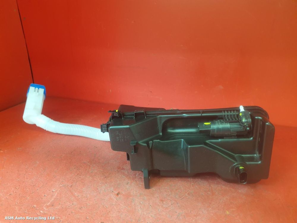 تصویر محصول مخزن شیشه شور آئودی Q4 e-tron 40 سال 2024