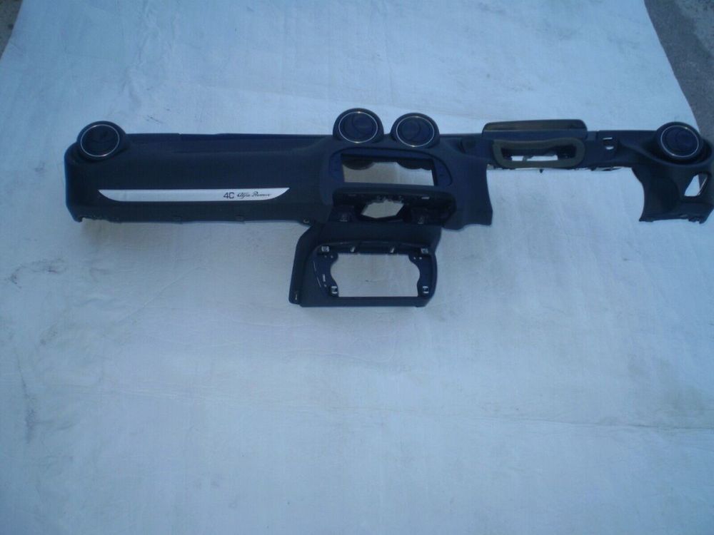 تصویر محصول داشبورد آلفارومئو 4C کوپه سال 2015