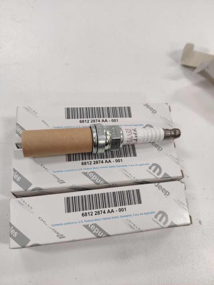 تصویر محصول شمع آلفارومئو 4C کوپه سال 2015