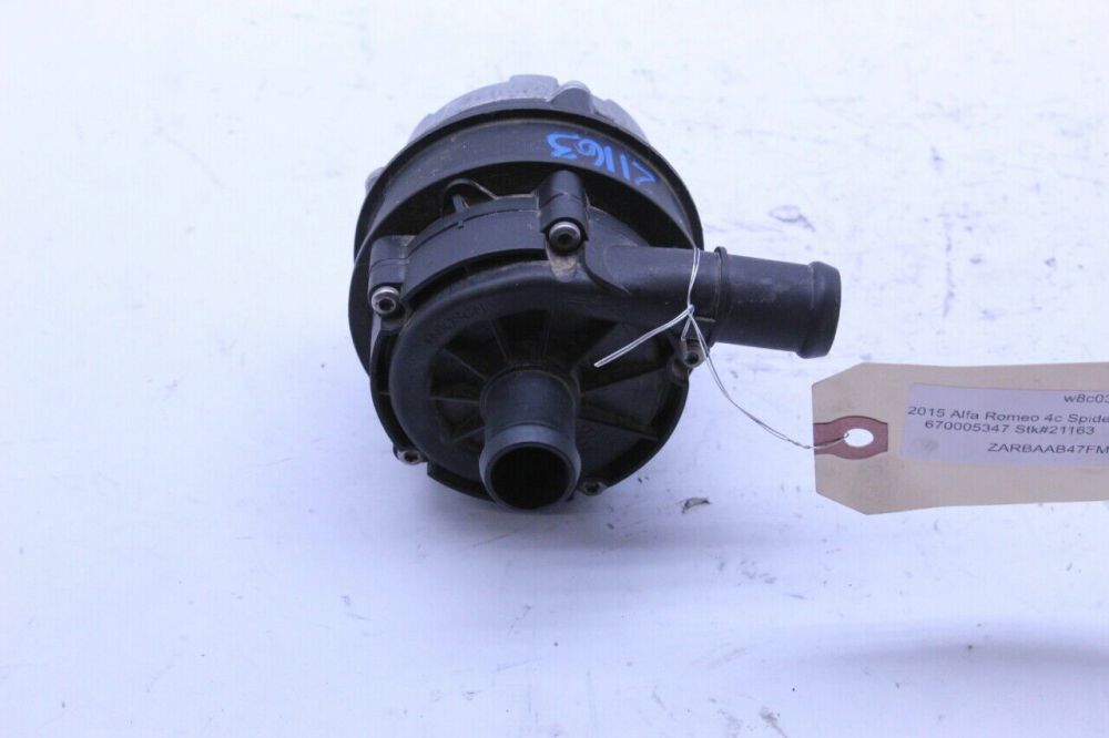 تصویر محصول واتر پمپ آلفارومئو 4C اسپایدر سال 2016