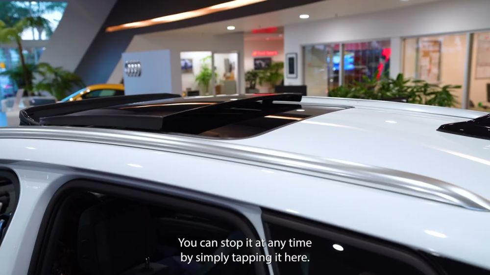 تصویر محصول شیشه سانروف آئودی Q4 e-tron 40 سال 2024