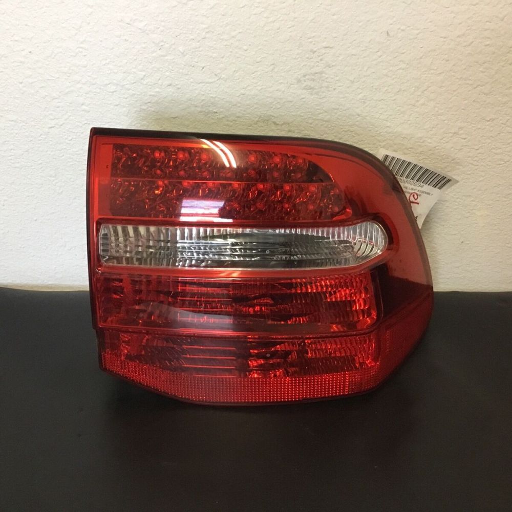 تصویر محصول چراغ خطر عقب راست پورشه کاین 6 سیلندر سال 2009