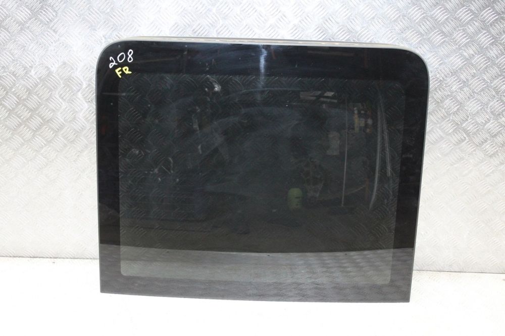 تصویر محصول شیشه سانروف فولکس تیگوان سال 2018