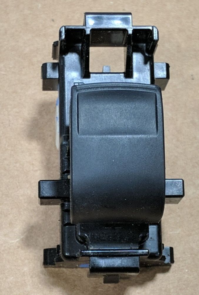 تصویر محصول کلید شیشه بالابر تویوتا راوفور 2.5 لیتر دو دیفرانسیل سال 2017