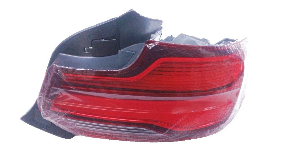 تصویر محصول چراغ خطر عقب راست بی ام و سری 2 کروک 220i سال 2017