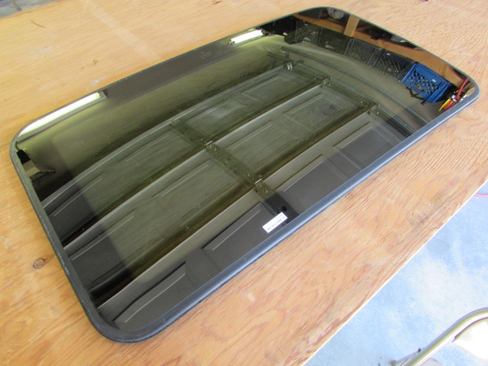 تصویر محصول شیشه سانروف بی ام و سری 3 سدان 320i سال 2008