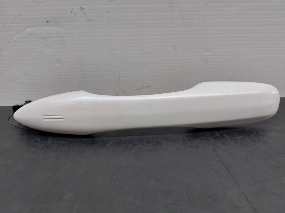 تصویر محصول دستگیره درب بیرونی جلو راست تویوتا bz4X 615 مکس سال 2025