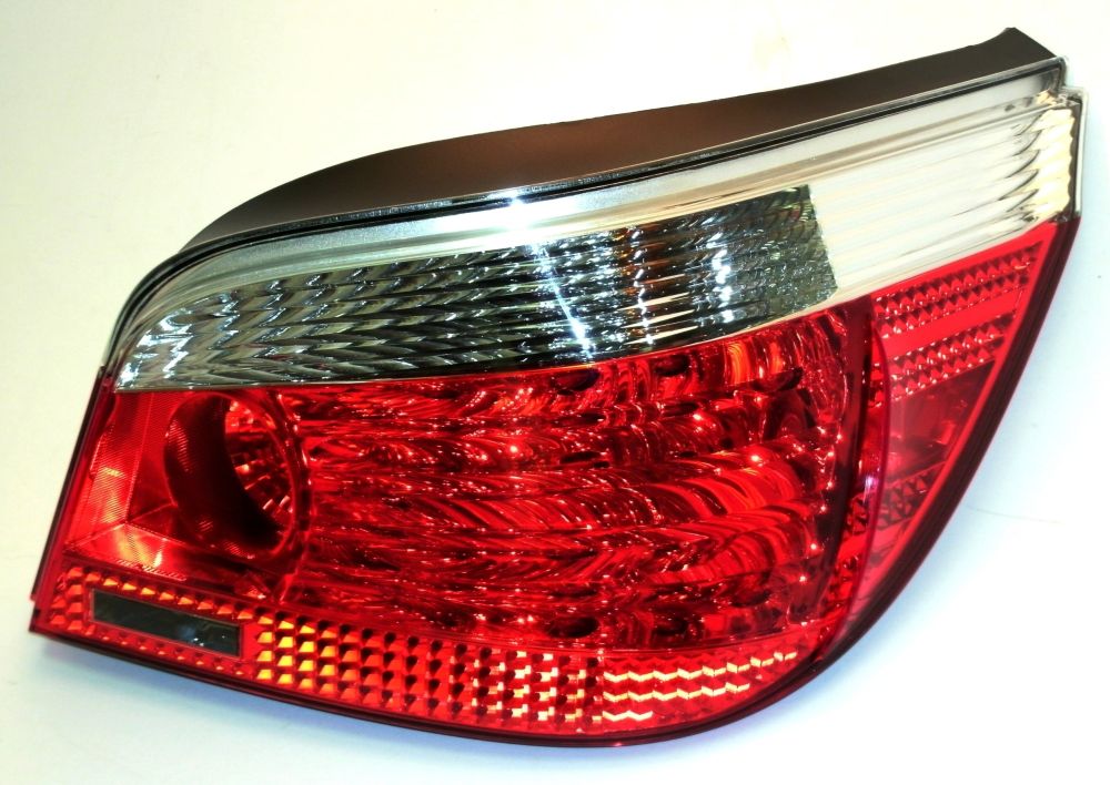 تصویر محصول چراغ خطر عقب راست بی ام و سری 5 سدان 525i سال 2005