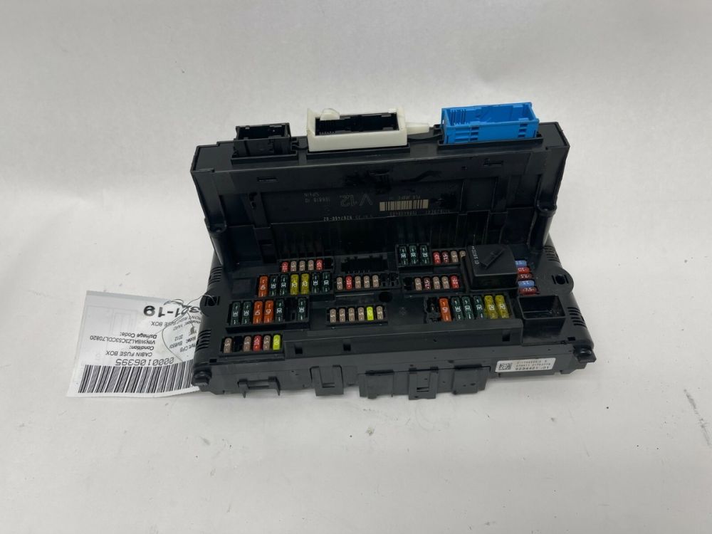 تصویر محصول جعبه فیوز داخل کابین بی ام و سری 6 کروک 650i سال 2012