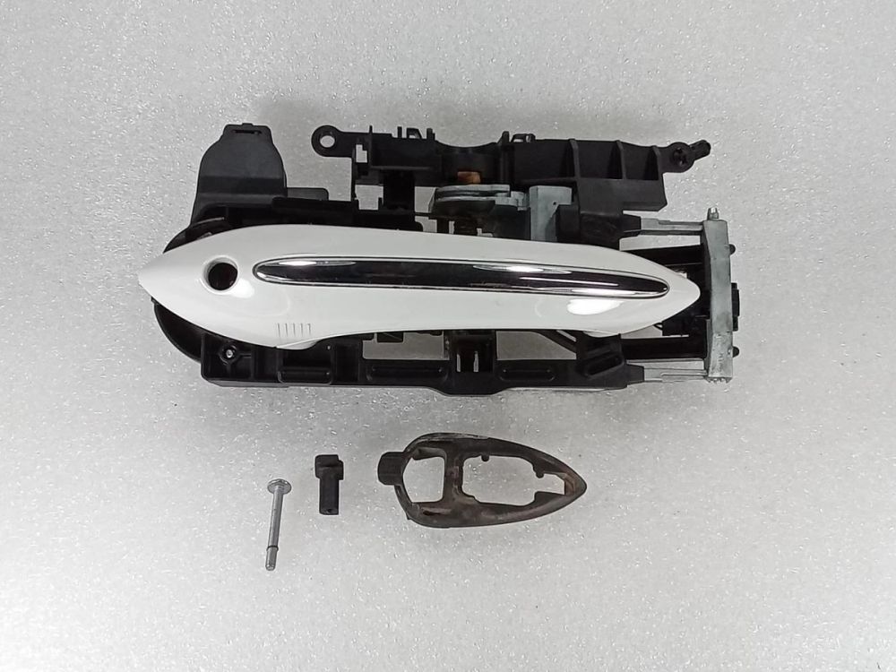 تصویر محصول دستگیره درب بیرونی جلو چپ بی ام و سری 6 کروک 650i سال 2012