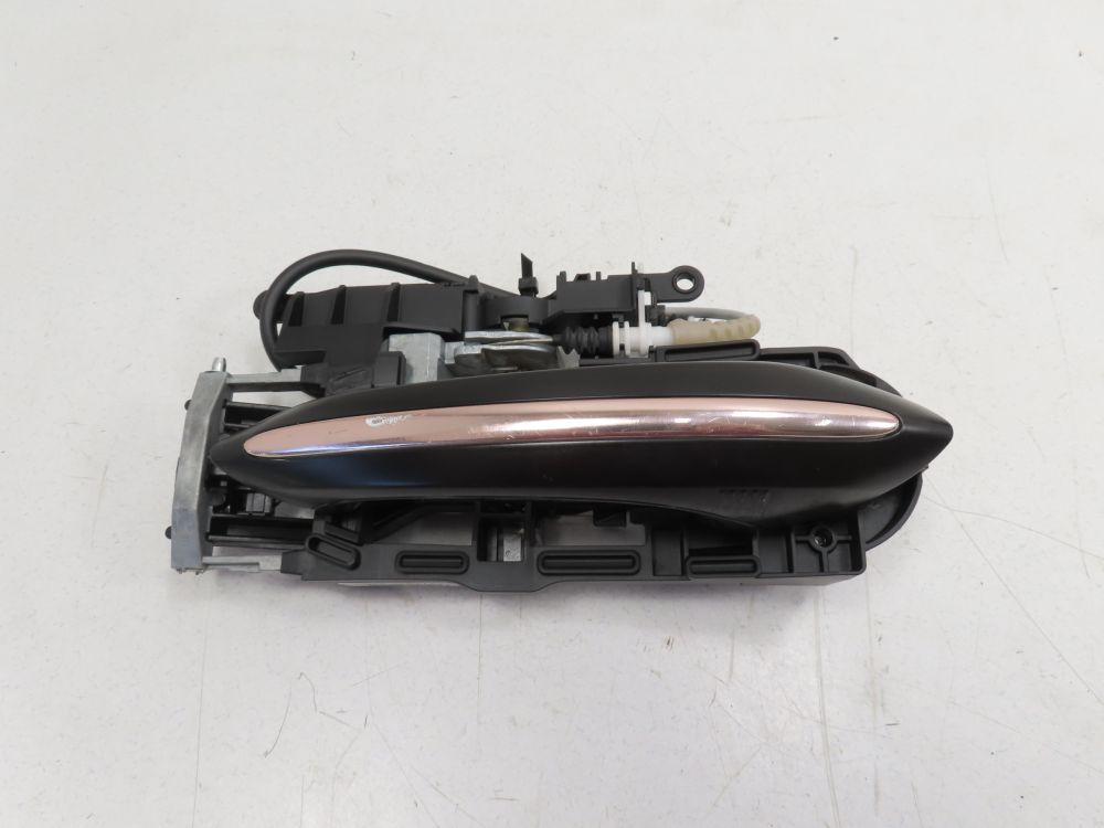 تصویر محصول دستگیره درب بیرونی جلو راست بی ام و سری 6 کروک 650i سال 2012