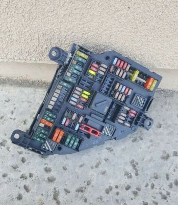 تصویر محصول جعبه فیوز داخل کابین بی ام و سری 7 750li سال 2010